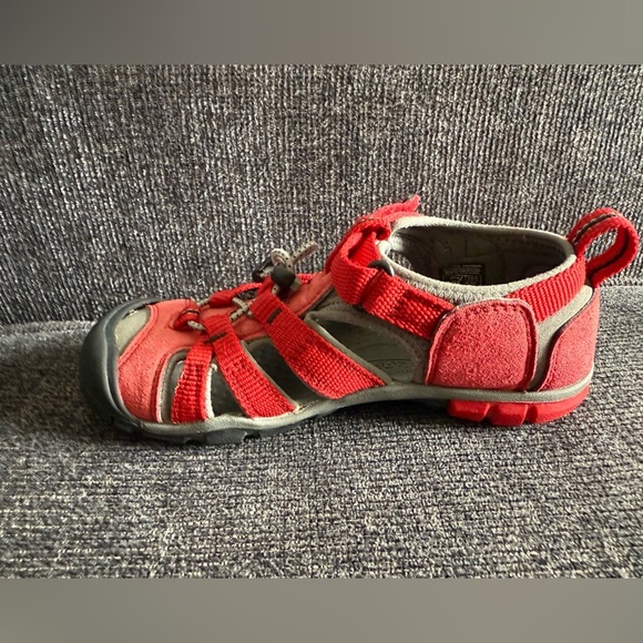 Keen Red and Black Sandals for Versatile Comfort/boys size 13 - Picture 4 of 10